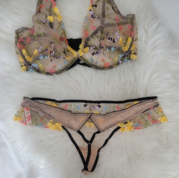 Victoria Secret Set - Picture 5 of 7